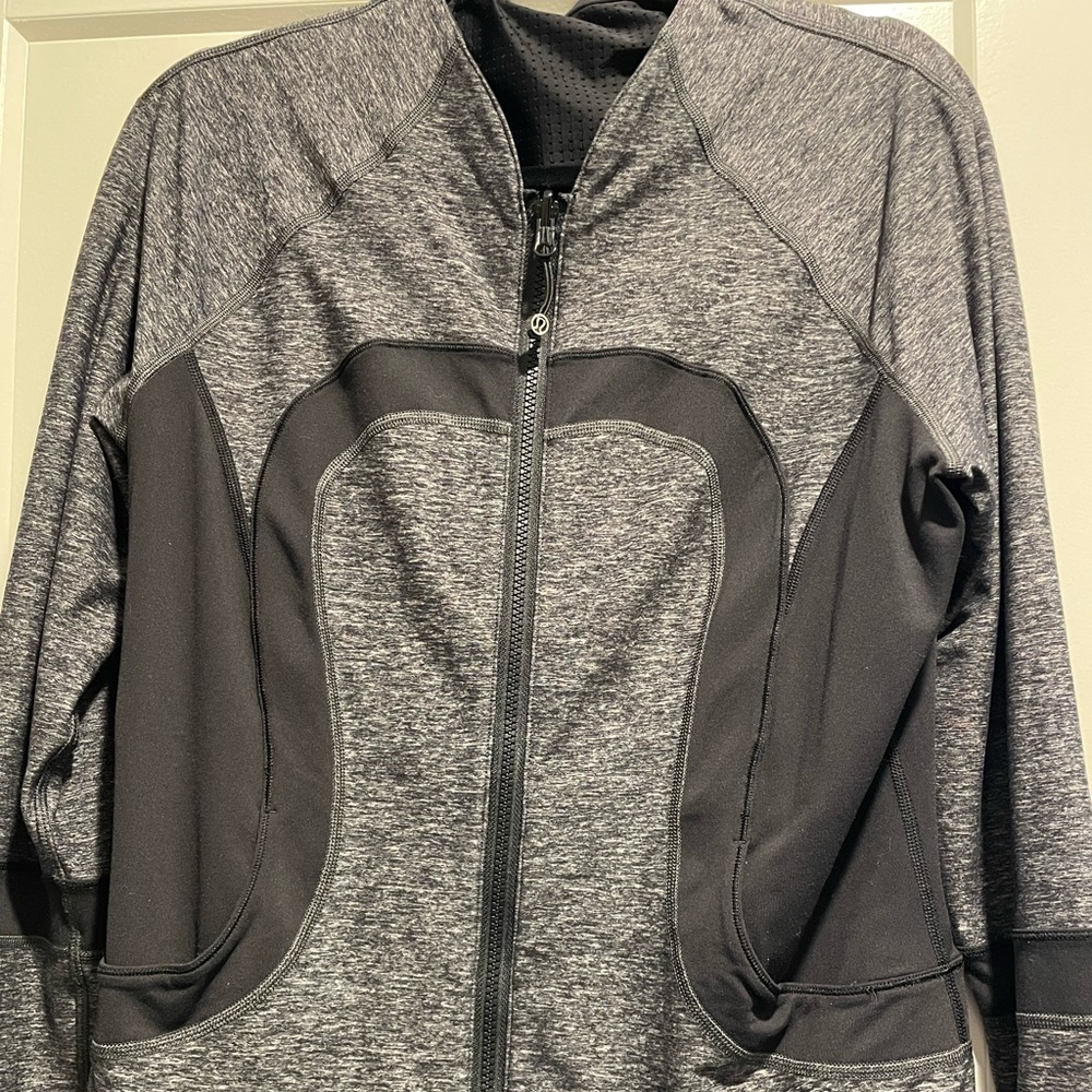 Lululemon Women’s Zip up jacket size 12